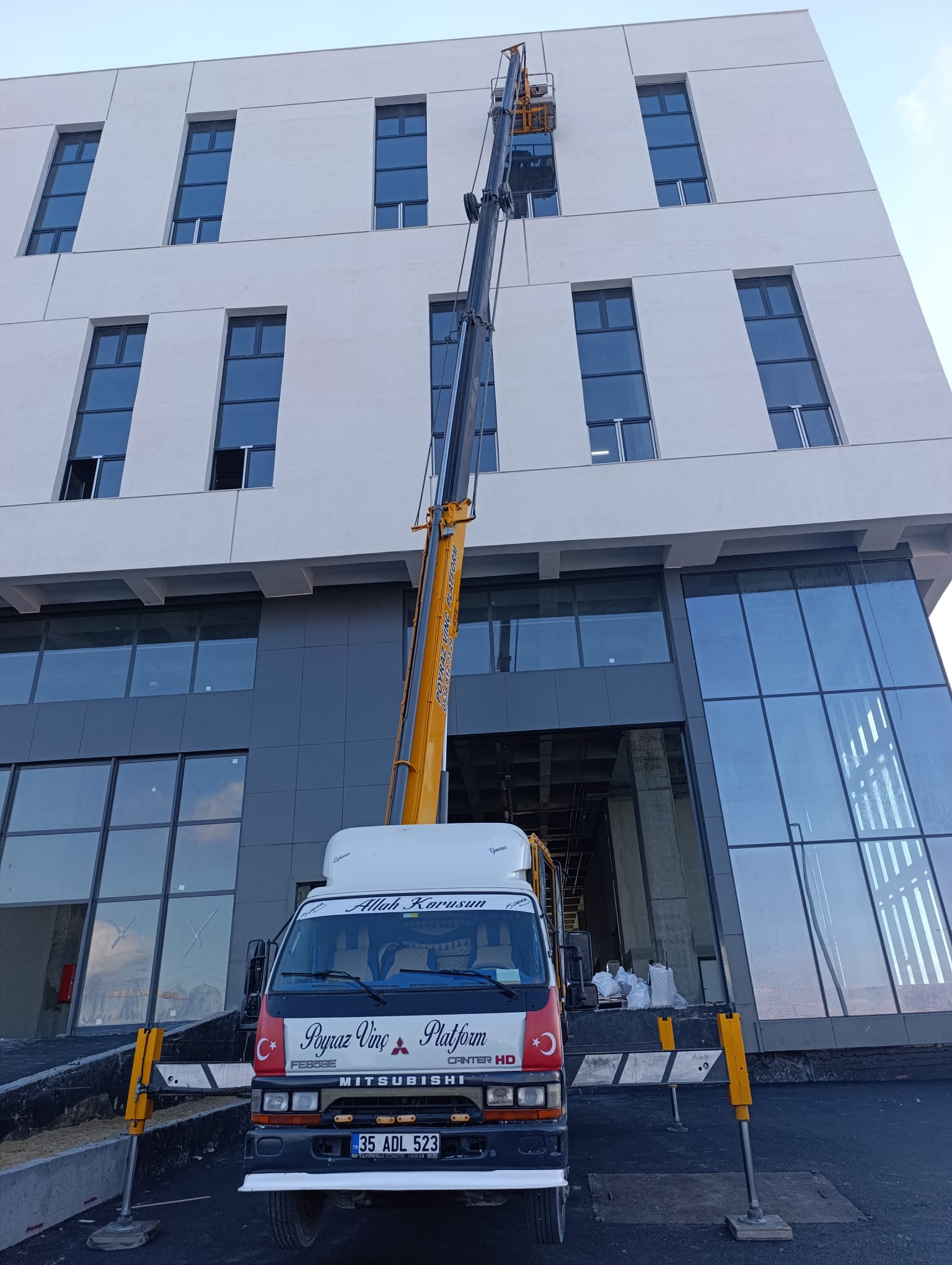 Poyraz Vinç Platform Esenyurt sepetli vinç hizmeti